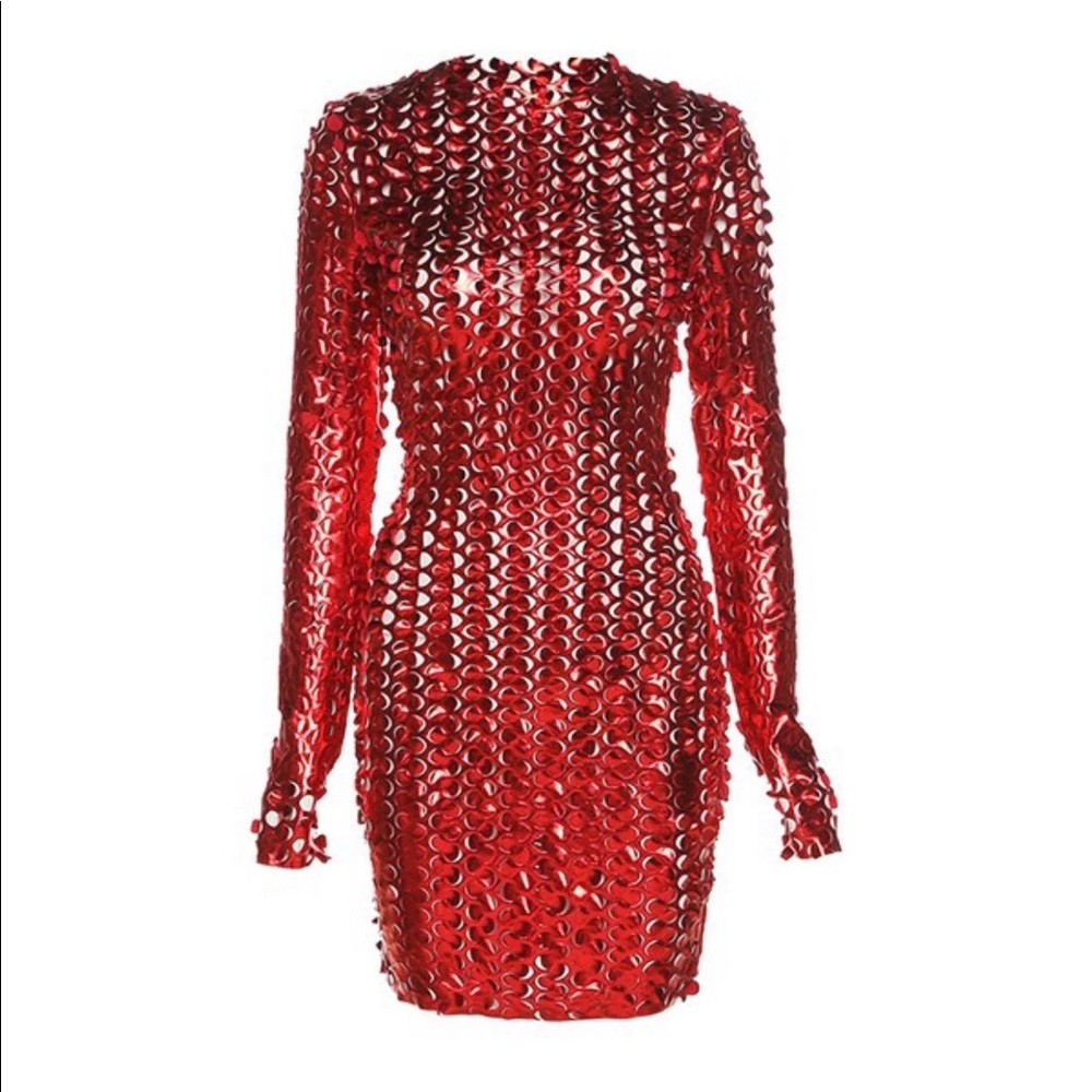 Red long sleeves round neck mini dress.